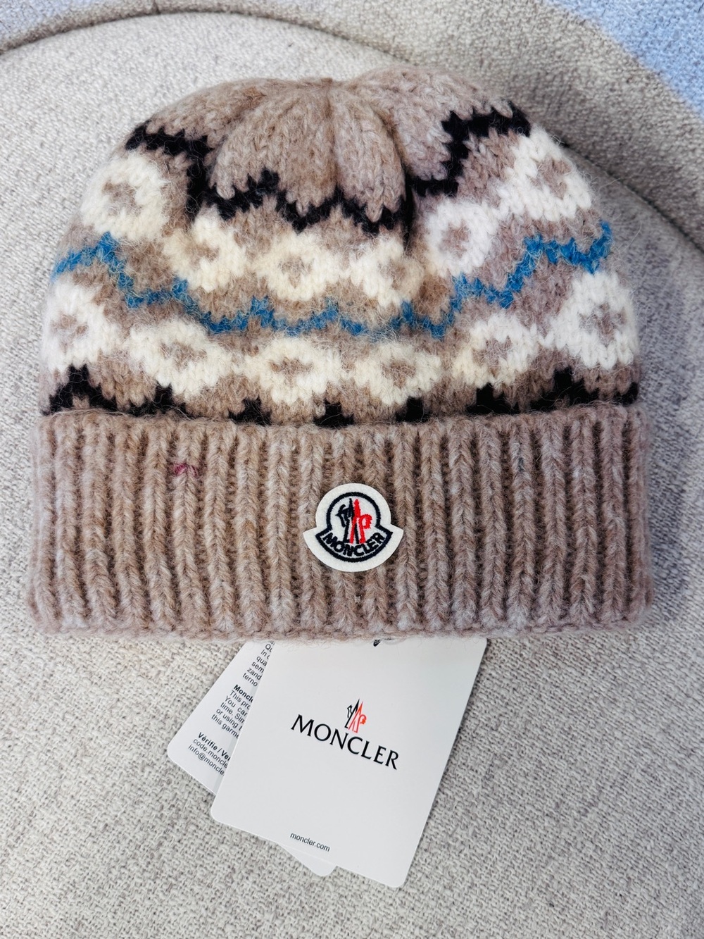 Moncler Unisex Beige Patterned Knit Beanie - Cozy Winter Hat 56-60 Newer worn
